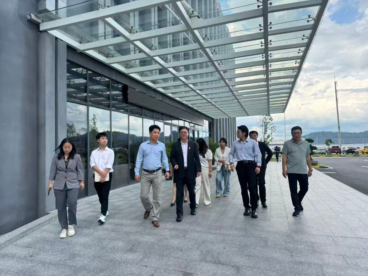 与会代表参观欣旺达动力泰国基地